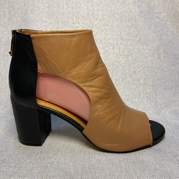 Report Signature Bryanna Tan and Black Cutout Peep Toe Booties. Size 8-8,5. - Picture 7 of 11